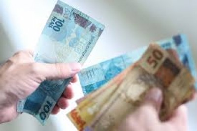 Salário mínimo do Paraná vai a R$ 1.383,80 e segue como o maior do país