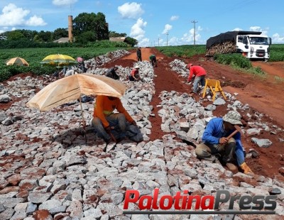 Palotina investe em pavimentação poliédrica na Linha São Roque 