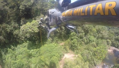 Paraná - Médica usa rapel para descer de helicóptero e resgate pioneiro salva mulher em cachoeira