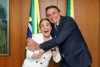 Regina Duarte diz sim a Bolsonaro e aceita chefiar Secretaria da Cultura