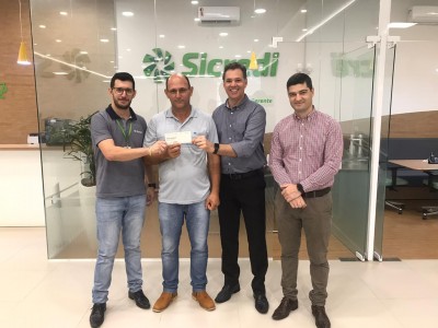 Associado de Assis Chateaubriand (PR) recebe prêmio da campanha Investir e Ganhar do Sicredi