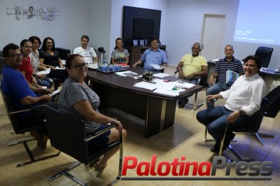 Reunião discute melhorias no pavilhão comunitário do Bairro União