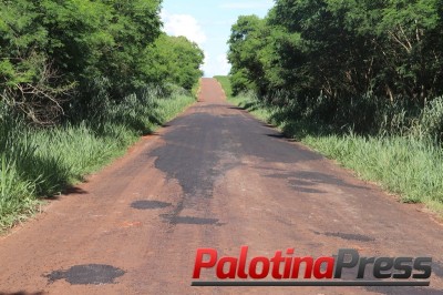Operação tapa-buraco inicia na via de acesso a comunidade de Santo Antônio