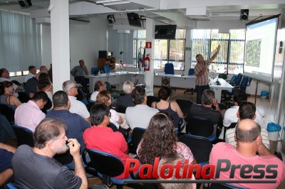 Reunião Pública discutiu projetos que visam construção de cobertura na Praça Amadeo Piovesan