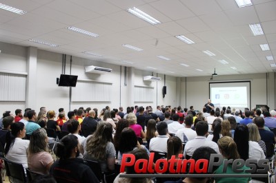 Workshop sobre vendas lota auditório da Acipa
