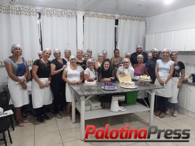 Faculdade do Trabalhador oportunizou curso de preparo e decoração de bolos