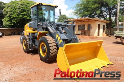 Município de Palotina adquire pá carregadeira