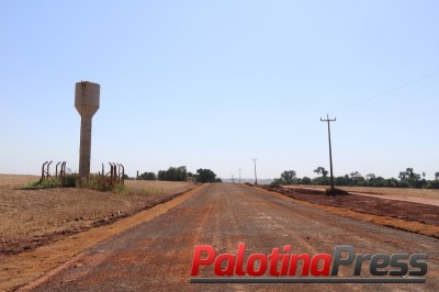 Palotina amplia pavimentação com pedras irregulares na Linha São Roque