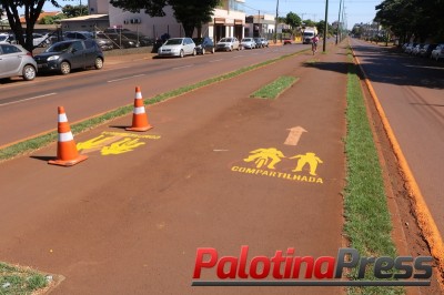 Prefeitura revitaliza pintura de sinalização da ciclovia na Av. Presidente Kennedy