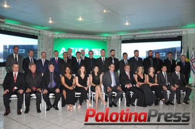 Neri Leonhardt assume comando da Acipa em evento de homenagens