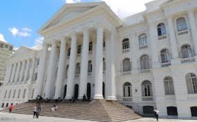 UFPR amplia para 2 de maio a suspensão das aulas para 38 mil alunos