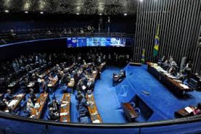 Senado aprova projeto e auxílio de R$ 600 a informais só precisa de sanção de Bolsonaro