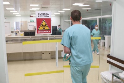 Casos de Covid-19 são maioria entre adultos e alcançam mais cidades