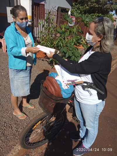 Secretaria de Saúde de Palotina distribui máscaras e orienta a população sobre os cuidados preventivos ao coronavírus