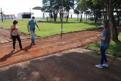 Segunda etapa da pavimentação asfáltica é iniciada no Parque de Exposições
