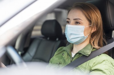 Mensagem falsa diz que motorista sem máscara dentro do próprio carro pode ser multado; entenda a lei