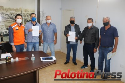 Palotina celebra convênio para pavimentação poliédrica na Linha Concórdia