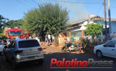 Bombeiro Militar é acionado para combater incêndio em residência em Palotina