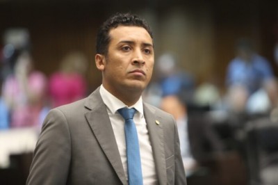 Deputado Soldado Adriano José solicita fornecimento de armas aos bombeiros do PR