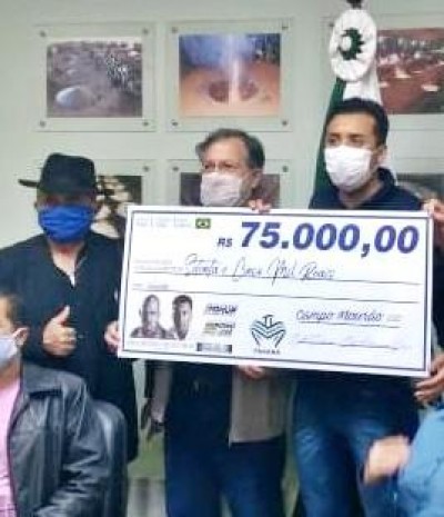 Sargento Fahur e Adriano José entregam recursos para Campo Mourão