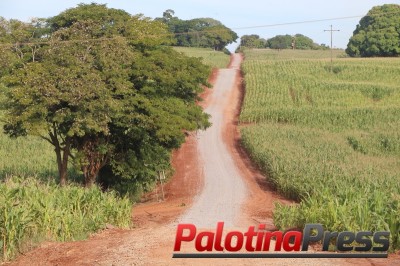 Manutenção da estrada de acesso à comunidade de São Pedro do Piquiri