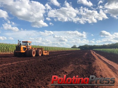 Agricultura realiza melhorias na estrada de acesso ao CARTA