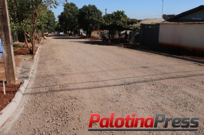 Prefeitura executa base do asfalto no Loteamento Ritter