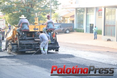 Recape da Rota de Caminhões avança na Rua Pioneiro