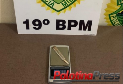 Palotina - PM apreende cigarro de maconha após flagrar indivíduos fazendo uso.