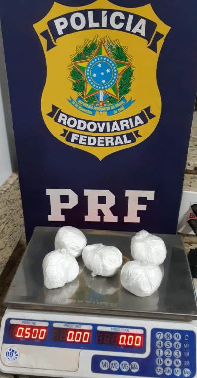 PRF apreende cocaína encontrada escondida junto ao corpo de menor de idade na região Oeste do Paraná