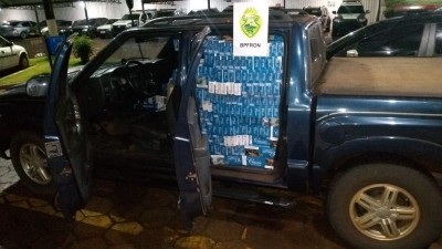 BPFRON APREENDE CARRO COM CIGARROS CONTRABANDEADOS NA CIDADE DE NOVA SANTA ROSA-PR