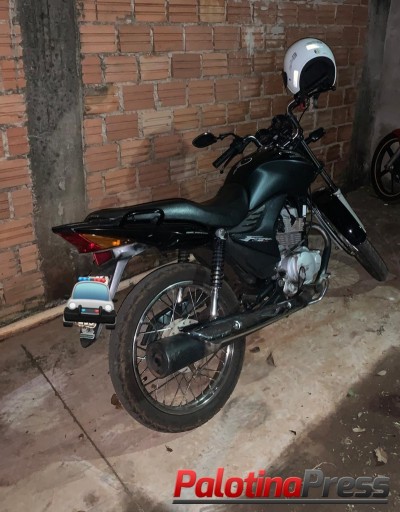 Palotina - Motocicleta é apreendida após condutor sem habilitação ser flagrado pela PM