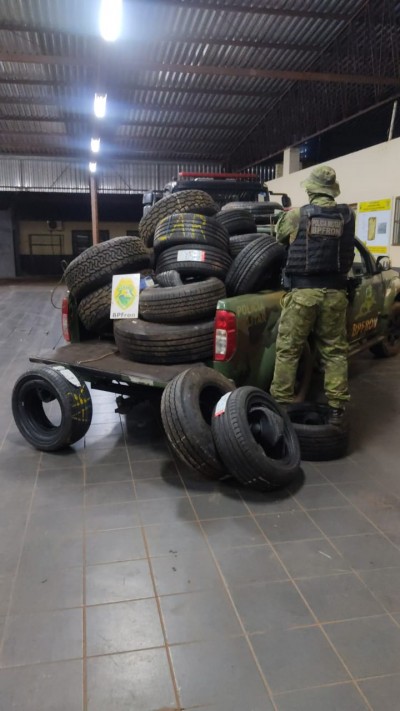 BPFRON apreende pneus em Guaíra durante Operação Hórus