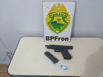 BPFRON prende pessoa com documento adulterado, pistola Glock e Cocaína em Mercedes 