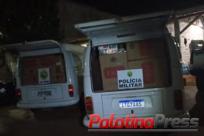 PM de Palotina apreende duas Kombis carregadas com cigarros contrabandeados.