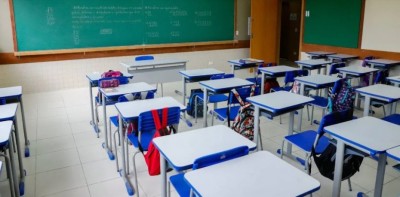 Crise econômica faz 16 mil alunos pedirem transferência para escolas públicas no Paraná