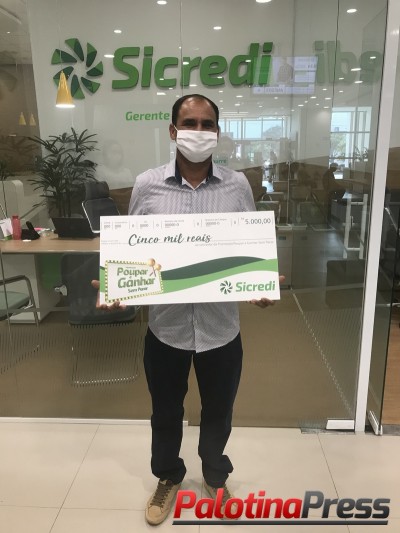 Promoção Poupar e Ganhar sem Parar do Sicredi premia associado de Ubiratã (PR)