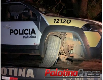 Palotina - Durante acompanhamento tático, contrabandista joga veículo contra equipe policial e acaba colidindo em viatura. 