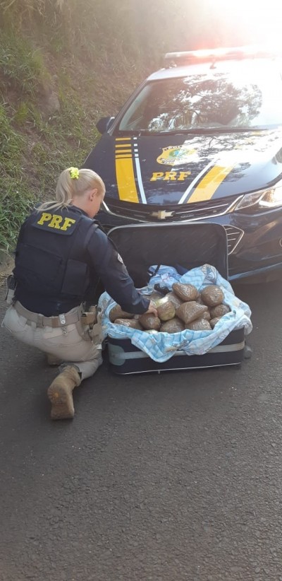 PRF apreende mais de 10 quilos de skunk na mala de um carona em Guaraniaçu (PR)