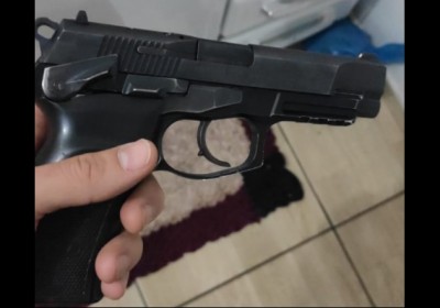 Terra Roxa - PM cumpre mandado, prende casal, recupera objetos roubados e apreende pistola 9mm. 