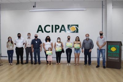 PALOTINA PREMIADA-Acipa entrega vales compras a ganhadores e divulga etapa de Natal da promoção