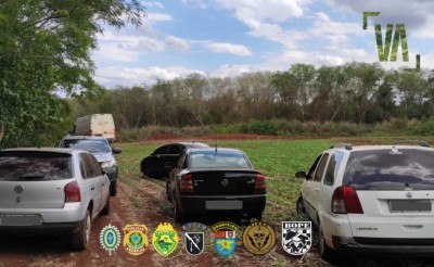 BPFRON E POLÍCIA FEDERAL APREENDEM VEÍCULOS CARREGADOS COM CIGARROS CONTRABANDEADOS DURANTE OPERAÇÃO HÓRUS