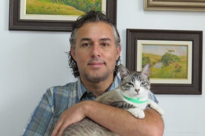 Pesquisa da UFPR descarta transmissão de coronavírus de cães para humanos; abandono é crime