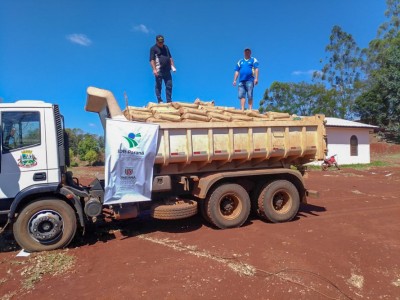 Produtores recebem sementes para refazer lavouras após tempestade