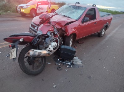 Colisão frontal é registrada pela Policia Rodoviária em Toledo. No sinistro duas pessoas ficaram feridas.