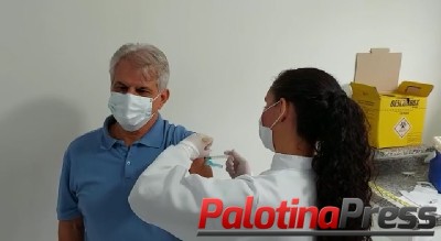   Prefeito Luiz Ernesto de Giacometti foi o primeiro palotinense a ser vacinado no municipio.
