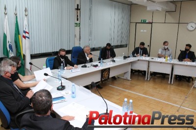 Apresentação de projetos e presença do prefeito marcam primeira Sessão Ordinária da Câmara de Palotina