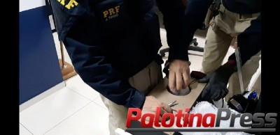 PRF apreende veículo transportando medicamentos e anabolizantes