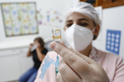 Aplicação da segunda dose da vacina avança no Paraná