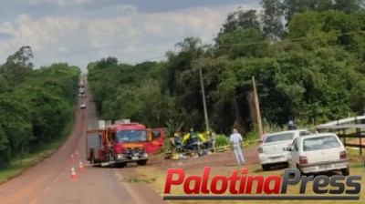 Palotina – Veículo fica totalmente destruído em grave acidente de trânsito próximo a São Camilo.